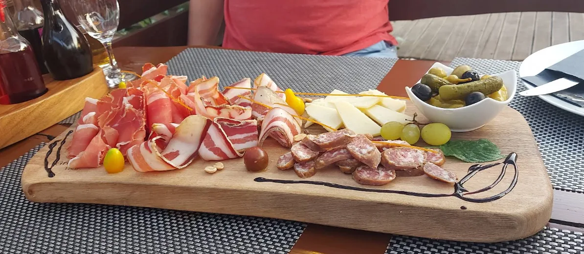 Istrian platter of prosciutto and cheese
